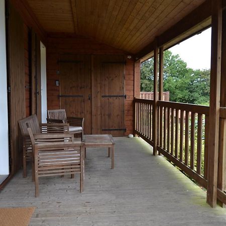 Beautiful Lake View 3 Bedroom Chalet. Saint-Manvieu-Bocage Exteriör bild