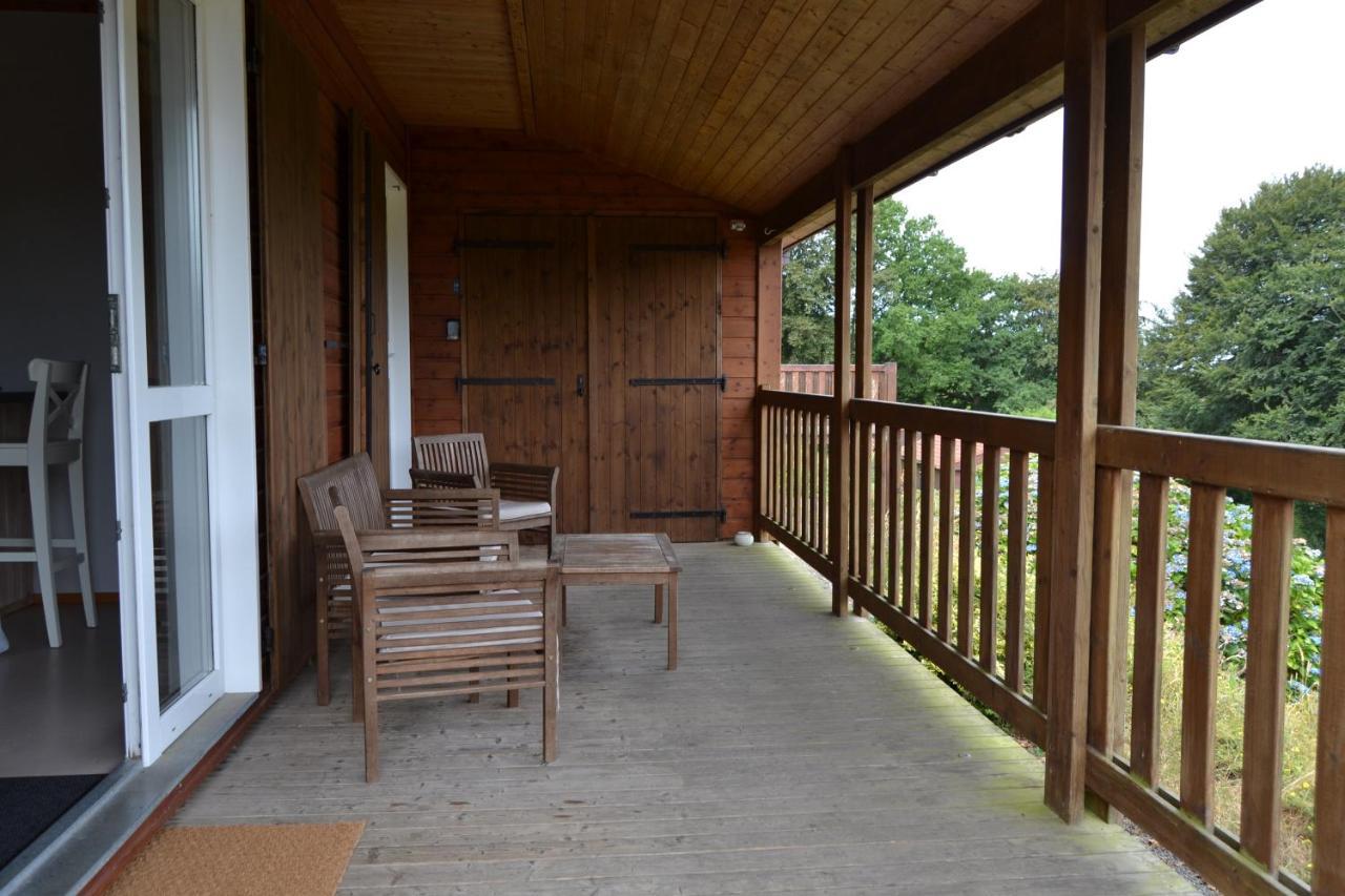 Beautiful Lake View 3 Bedroom Chalet. Saint-Manvieu-Bocage Exteriör bild