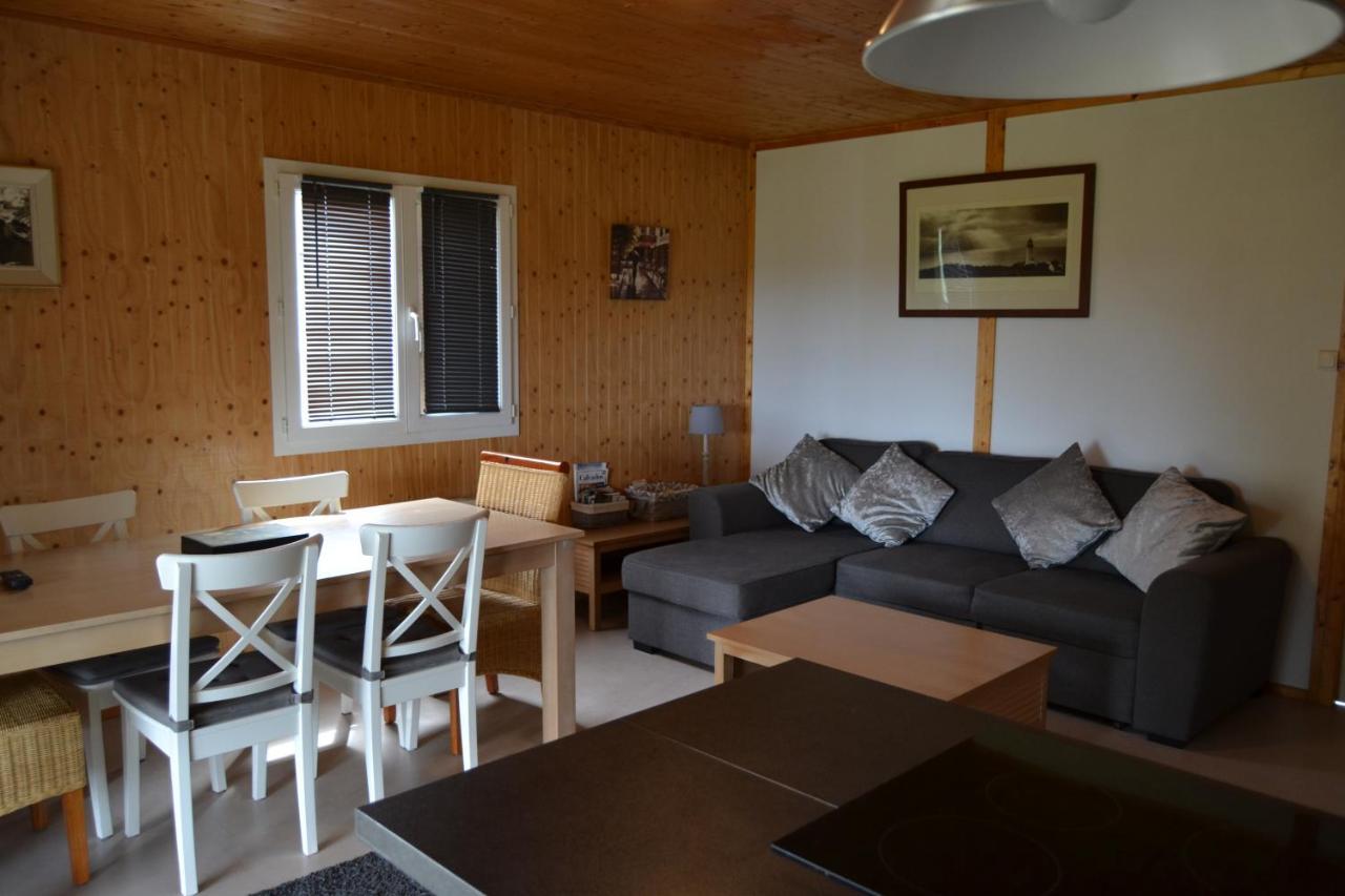 Beautiful Lake View 3 Bedroom Chalet. Saint-Manvieu-Bocage Exteriör bild