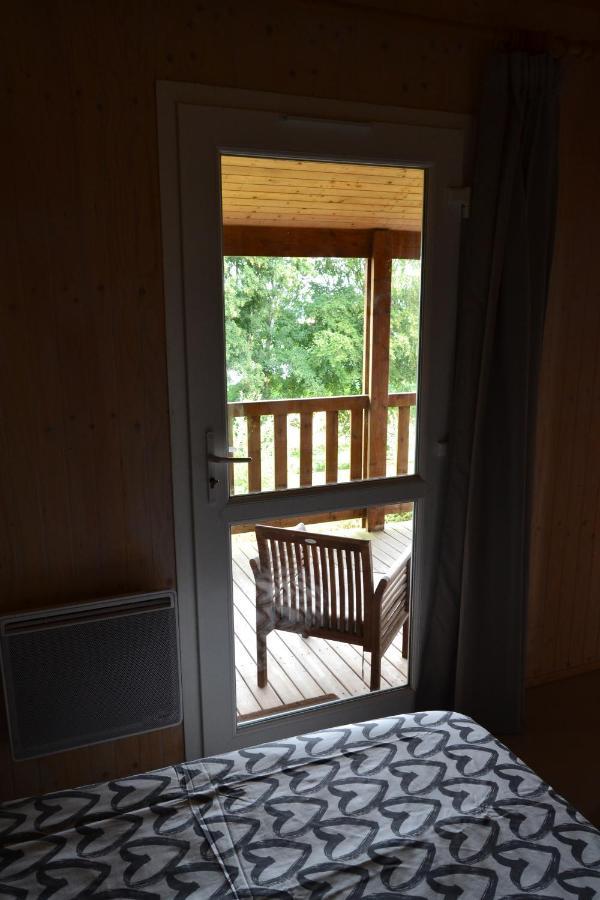 Beautiful Lake View 3 Bedroom Chalet. Saint-Manvieu-Bocage Exteriör bild